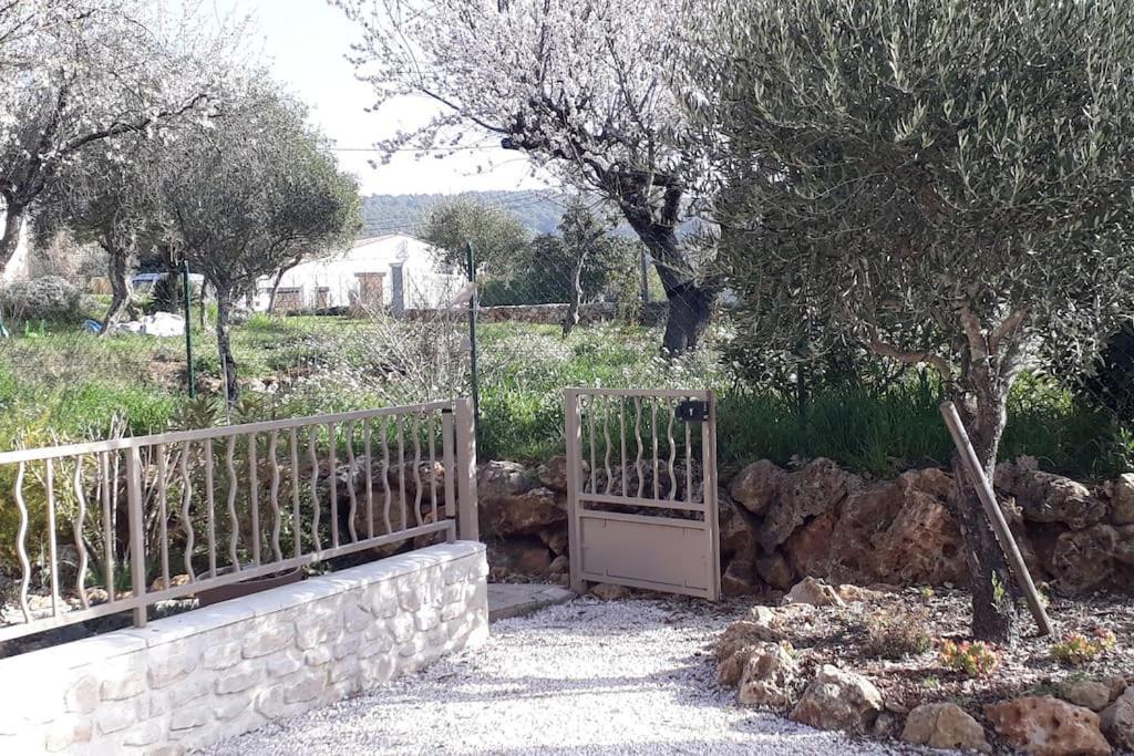 Maison 2 Ou 4 Personnes Jardin Parking Les Amandiers لورج المظهر الخارجي الصورة